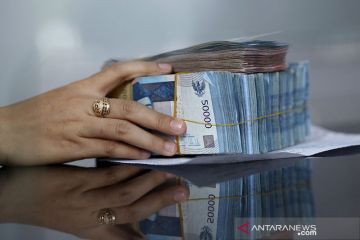 Rupiah terkoreksi dipicu aksi ambil untung