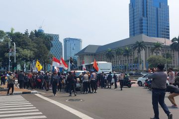 Ditahan polisi, ratusan mahasiswa tutup jalan di Kawasan Patung Kuda