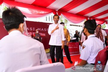 Jokowi minta pemda di Kalsel percepat vaksinasi masyarakat
