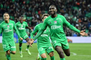 Saint-Etienne petik satu poin dari laga tertunda insiden suar