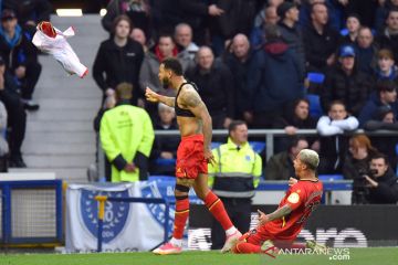 Watford pecundangi Everton 5-2 saat enam tim berbagi poin