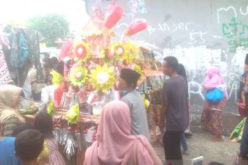 Ratusan 'Panjang Mulud' diarak warga Sempu Banten Girang