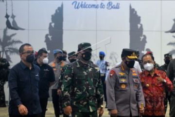 Panglima TNI dan Kapolri tinjau bandara