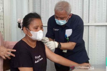 Pengguna tol di Cirebon antusias ikuti vaksinasi di tempat istirahat