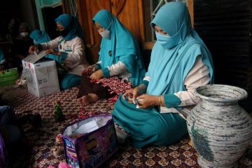 KERAJINAN DAUR ULANG SAMPAH