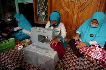 KERAJINAN DAUR ULANG SAMPAH