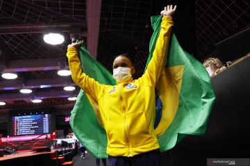 Pesenam Brazil Rebeca Andrade raih medali emas Kejuaraan Senam Dunia di Jepang