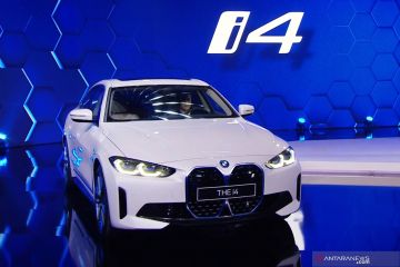 BMW mulai produksi mobil listrik i4