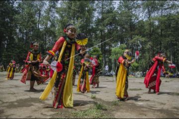 Pesta rakyat Puntang menari