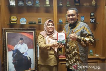 Sekretariat DPRD Kabupaten Bogor terbitkan buku "Emanberani"