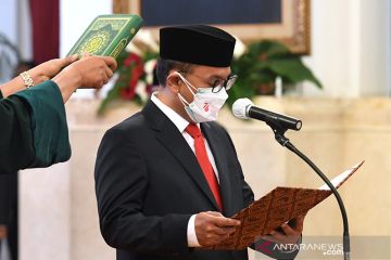 Presiden Jokowi saksikan sumpah jabatan Kepala PPATK 2021-2026