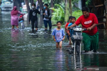 Antisipasi cuaca ekstrem, warga DKI diminta tingkatkan kesiapsiagaan