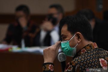 Azis Syamsuddin bersaksi dalam sidang Robin dan Maskur