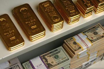 Harga emas jatuh di pasar Asia, jelang pertemuan bank sentral
