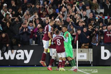 Singkirkan Manchester City, Mark Noble puji penampilan Alphonse Areola