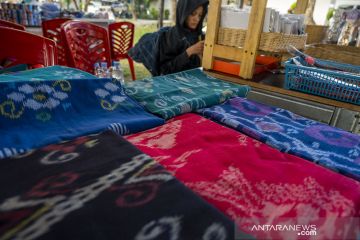 Kain Khas Motif Bomba