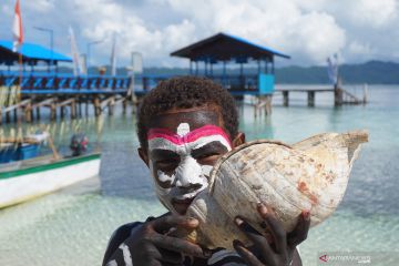 Kampung Arborek menjadi desa wisata terbaik di Papua Barat