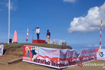 Bupati Sitaro pimpin upacara sumpah pemuda di puncak Danau Cinta Makalehi