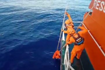 Kapal SPOB Seroja 01 evakuasi dua korban KM Liberty 1 ke Mataram
