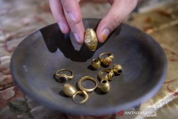 Penemuan emas yang diduga peninggalan kerajaan Sriwijaya