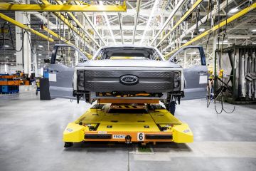 Ford dan GM mendaptkan hasil minus selama krisis semikonduktor