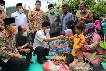 Gubernur Sumbar salurkan bantuan di basis PDRI