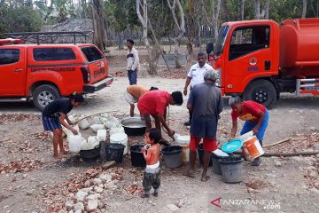 Pemda Sabu Raijua kerahkan 39 mobil distribusi air untuk warga