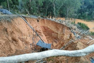 Enam penambang emas korban longsor di Kotim telah dimakamkan