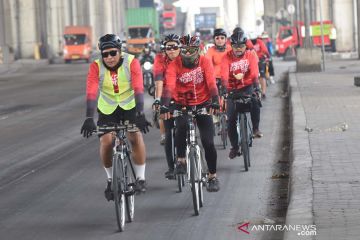 Bersepeda keliling perbatasan Jakarta sejauh 145 km