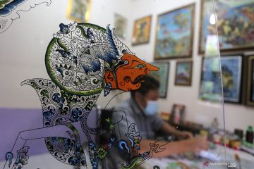 Kerajinan lukis kaca Cirebon