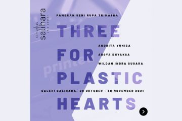 "Three for Plastic Hearts" cara seniman muda pahami fenomena dunia