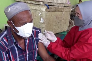 Sasar Lansia, BIN Sultra gelar vaksinasi "door to door"