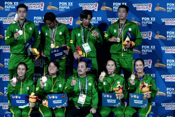 Tim tenis putri Jawa timur kawinkan medali emas beregu