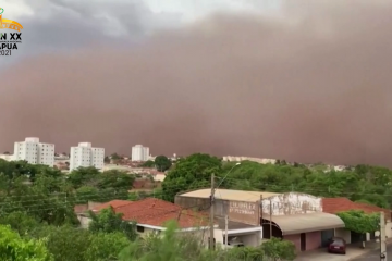 Badai pasir ubah langit di atas kota-kota di Brazil menjadi oranye