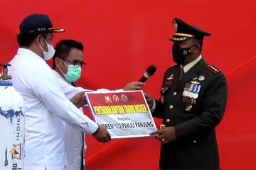 Kadin Kalteng salurkan bantuan 25 tabung oksigen untuk RS TNI