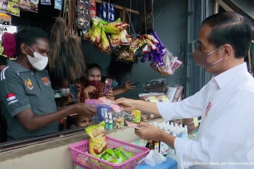 Pedagang senang, Presiden Jokowi berbelanja di Pasar Sota Merauke