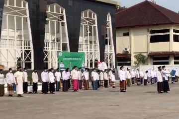 Peringati Hari Santri, ASN Kota Cirebon kenakan sarung