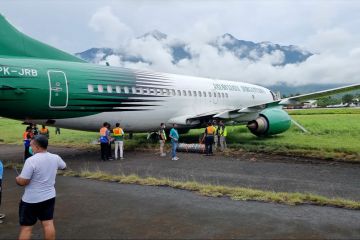 Pesawat kargo Jayawijaya Dirgantara tergelincir di Bandara Sentani