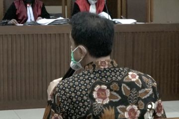 Sidang Korupsi, Azis akui beri uang ke Robin