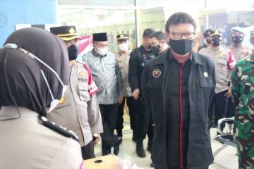 Menpan RB tinjau lokasi pembuatan SIM di Mapolresta Banda Aceh