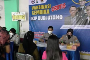 PWI Malang gandeng Polresta dan IKIP Budi Utomo vaksinasi 1250 warga