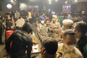 Satpol PP segel 4 tempat hiburan dan restoran di Bandung