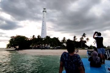 Wisata pantai Pulau Lengkuas Belitung kini mulai bergairah