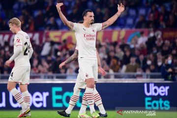 Sepuluh pemain Milan tundukkan Roma 2-1