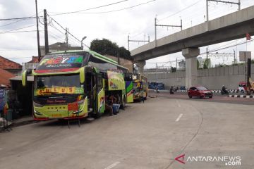 Terminal Lebak Bulus tunggu arahan DKI terkait tes PCR bagi penumpanng