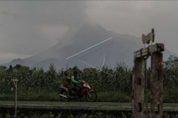 Guguran material vulkanik Gunung Merapi