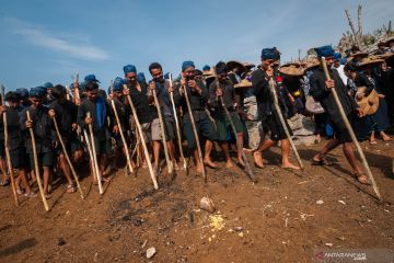 Tradisi Ngaseuk Suku Baduy