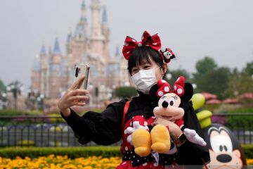 Telusuri kasus COVID-19, Disneyland Shanghai dikunci