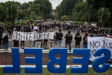 Unjuk rasa tuntut pembubaran UKM