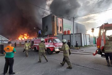 Dua gudang korek api di Tangerang terbakar